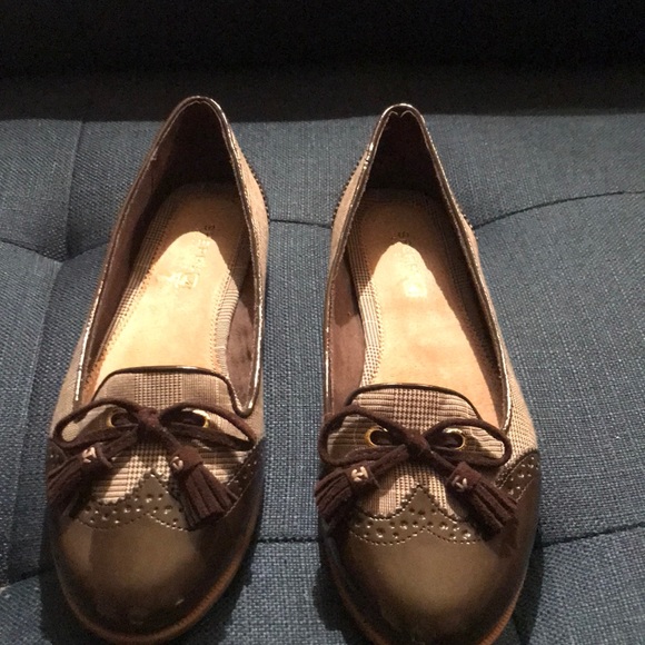 Plaid and patten top siders with tassels. - Picture 2 of 6